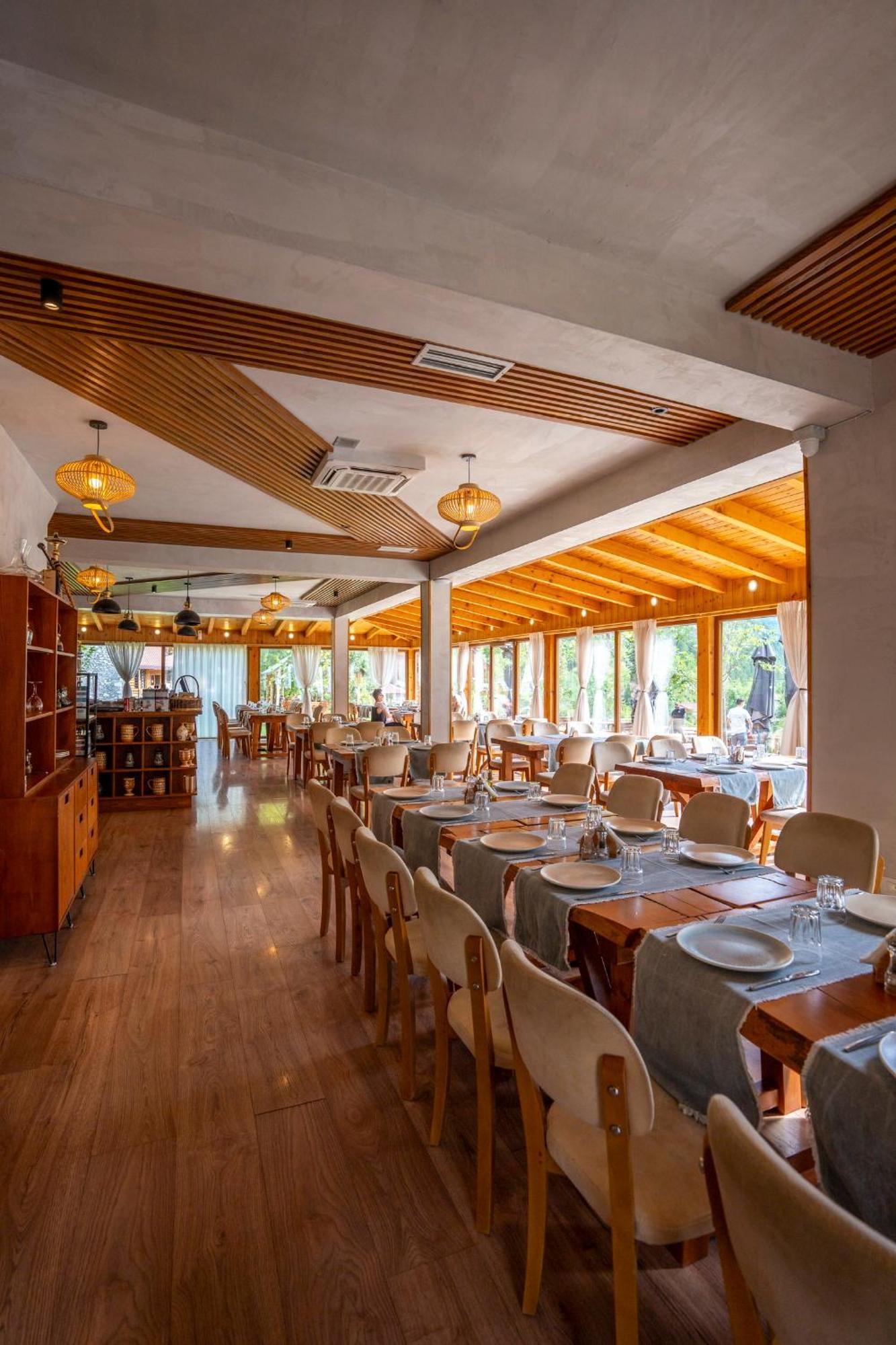 Hotel Restaurant Alpet เธทธ์ ภายนอก รูปภาพ